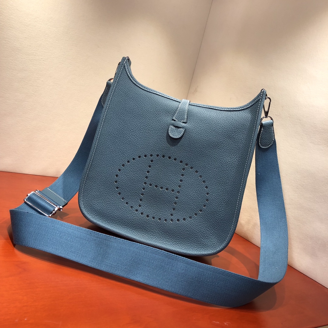 Hermes Evelyne III 29 PM Shoulder Bag In Blue Lin Clemence Leather